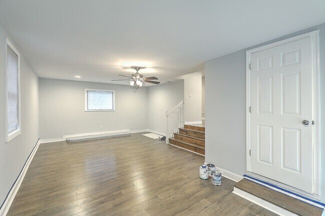 Building Photo - Renovated Home in the Heart of West Ashley!