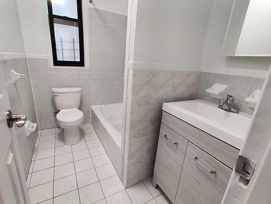 Building Photo - 3 bedroom in BRONX NY 10453