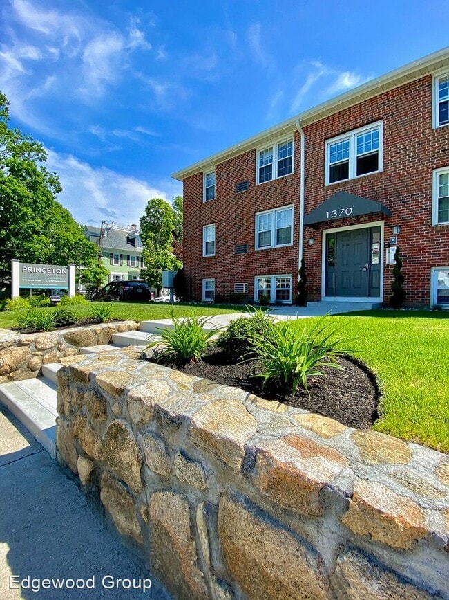 Building Photo - 1370 Smith St