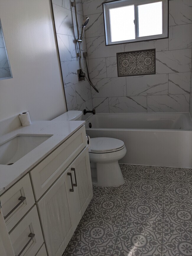 Building Photo - 3208 Countryside Dr