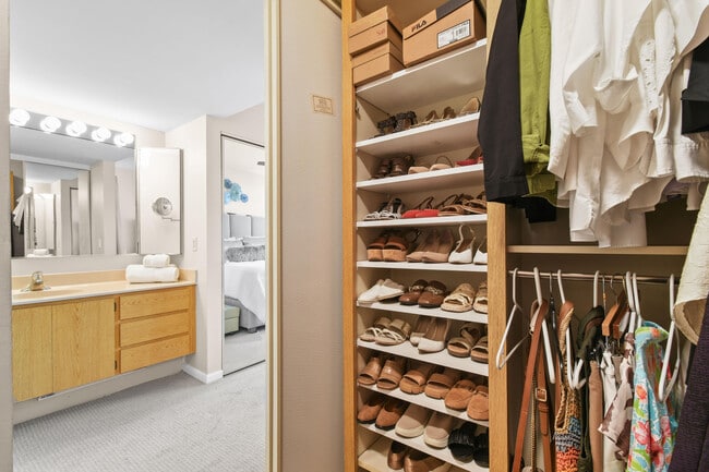 Building Photo - 501 S Seas Dr