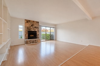 Building Photo - 31 Sandpiper Cir