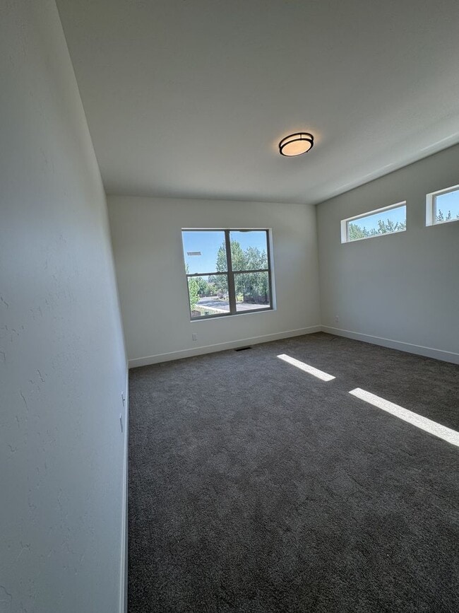 Building Photo - 17 Grove-
