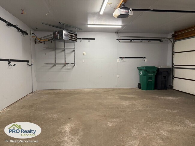 Building Photo - 3 Bedroom Home in Shoreview