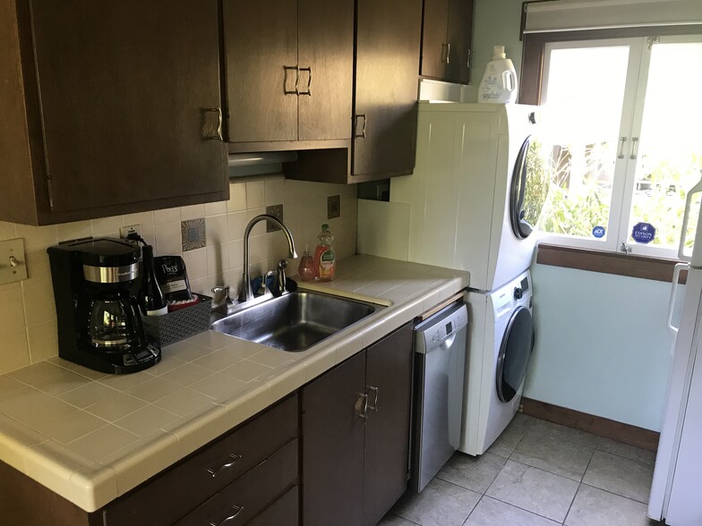 Kitchen - Washer / Dryer - 3031 Fulton St