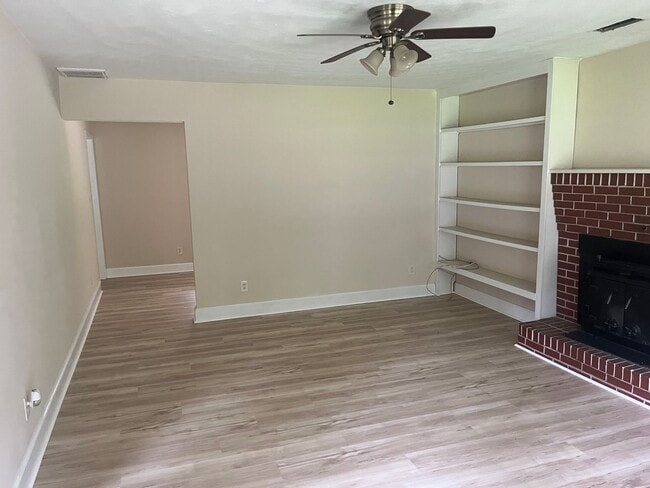 Building Photo - 229 Bridgeview Cir