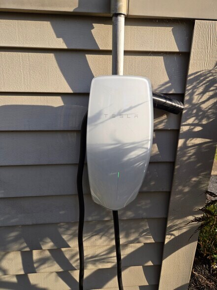 Building Photo - 554 Logan St