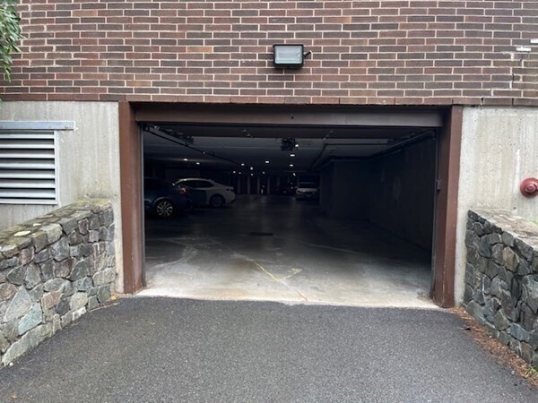 Building Photo - 8 Ledgewood Way