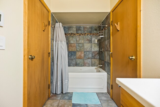 Building Photo - 16131 Black Bear Dr
