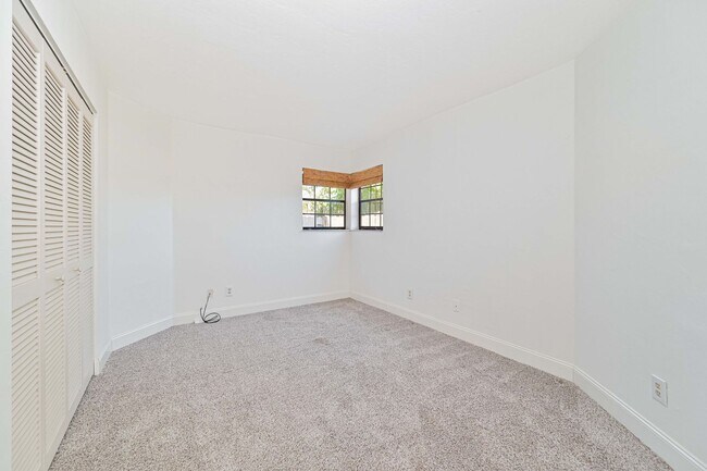 Building Photo - NOW AVAILABLE - First Floor Condo with 1 Car Garage in Eagle Ridge!