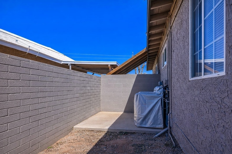 Building Photo - 815 N Arbor Ave