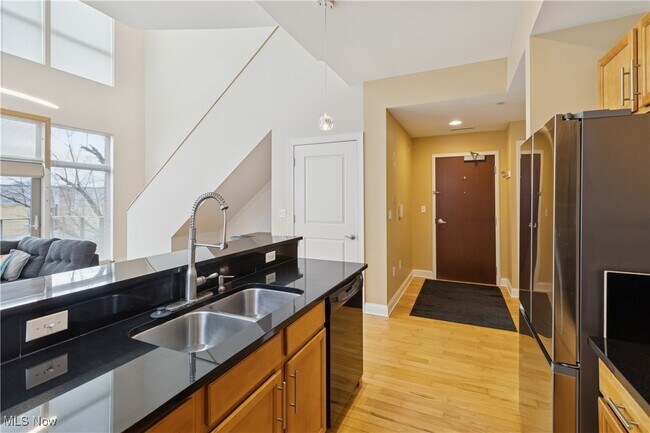 Building Photo - 55 E College St