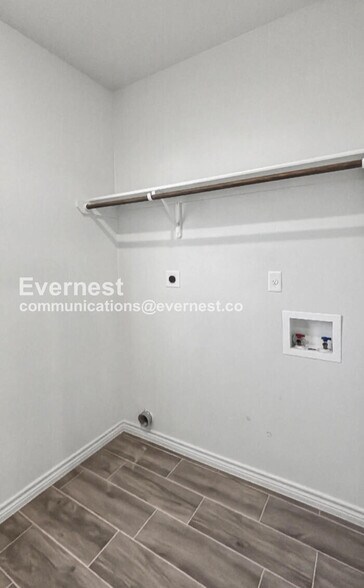 Building Photo - 2236 Hornbeam St