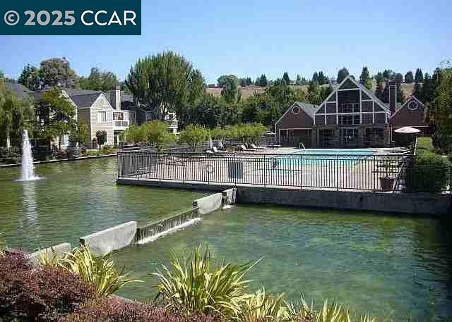 Building Photo - 120 Reflections Dr