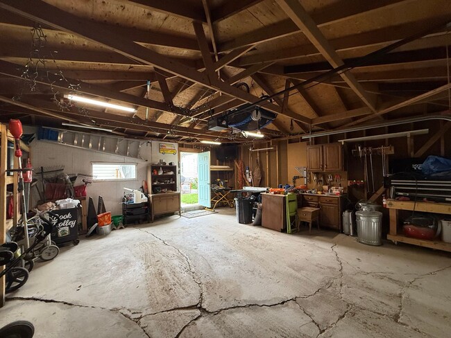 Building Photo - Beautifully Updated 4 Bed 2 Bath St.Paul S...