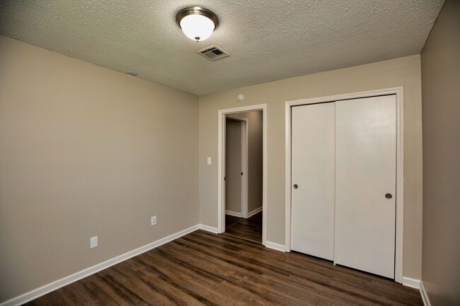 Building Photo - ** 4 Bed 2 Bath located in Ridgefield **Call 334-366-9198 to schedule a self tour