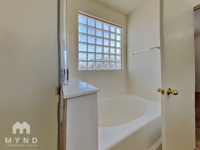 Building Photo - 2204 W San Tan Hills Dr