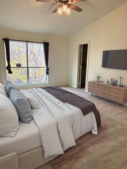 Building Photo - 4213 Dickason Ave