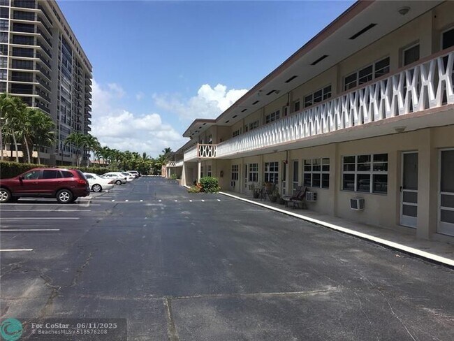 Building Photo - 2001 S Ocean Dr