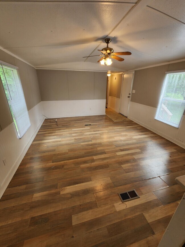 Building Photo - 9500 Hausmond Way