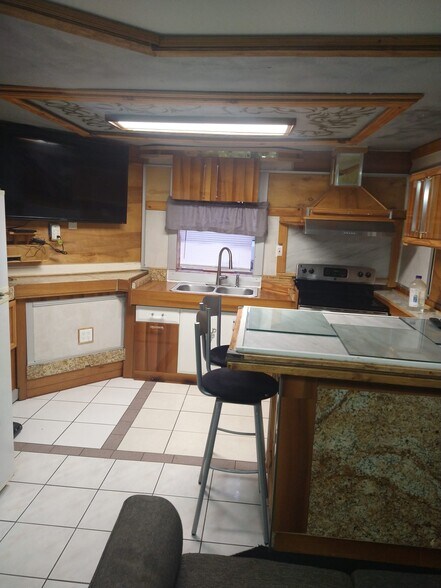 Building Photo - 2127 Funston St