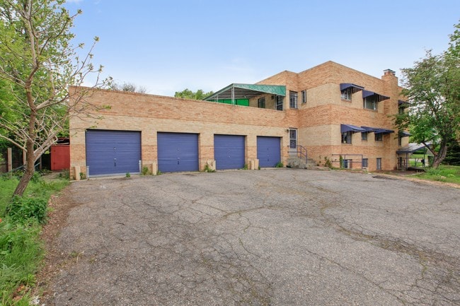 Building Photo - 794 Glencoe St