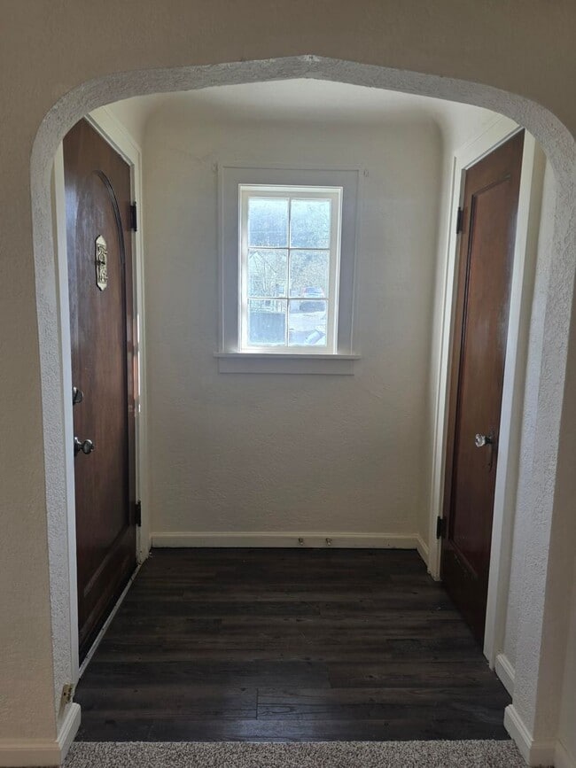 Building Photo - 2 bedroom home in West Bremerton