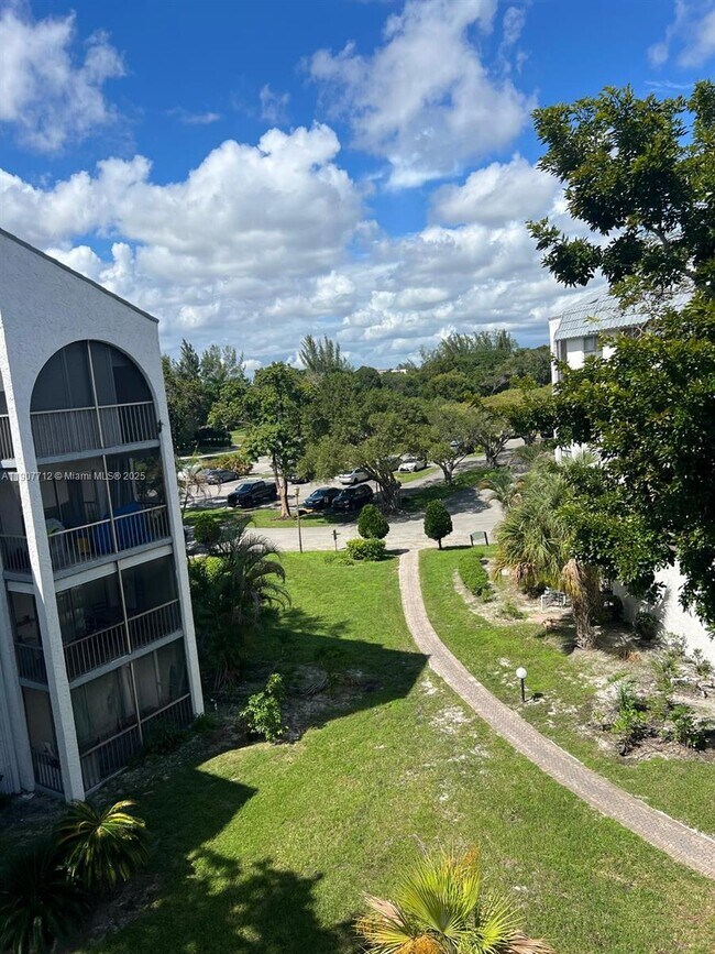 Building Photo - 3300 Spanish Moss Terrace