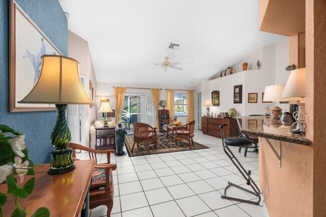 Building Photo - 5260 Grande Palm Cir