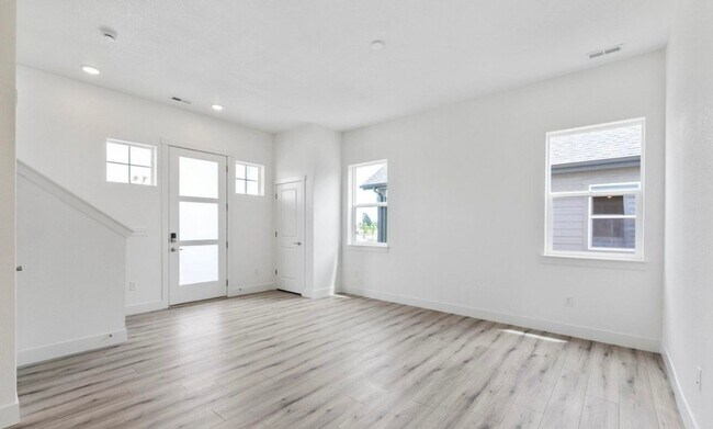 Building Photo - 5081 McKinnon Ct