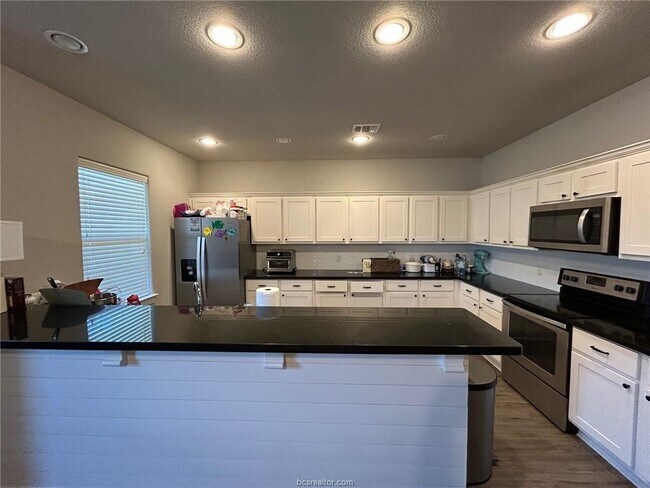 Building Photo - 419 Goldilocks Ln