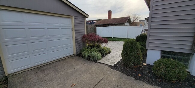Building Photo - Oakley Home - 3 Bed, 1.5 Bath