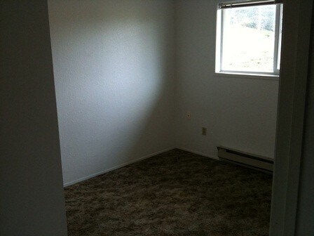 Building Photo - 1546 - Edgewood Triplex