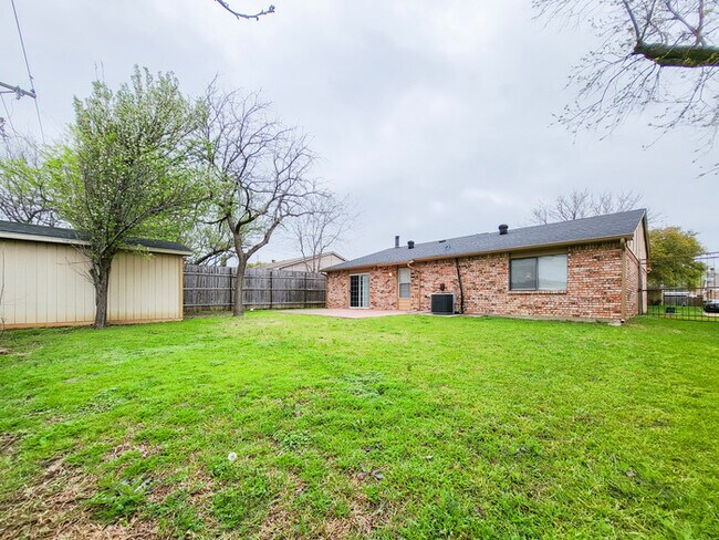 Building Photo - Cozy 3/2/2 in North Richland Hills