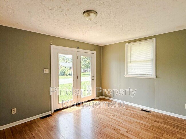 Building Photo - 6151 Wynnwood Dr
