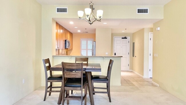 Building Photo - Gated Community in Hawaii Kai! Colony at P...