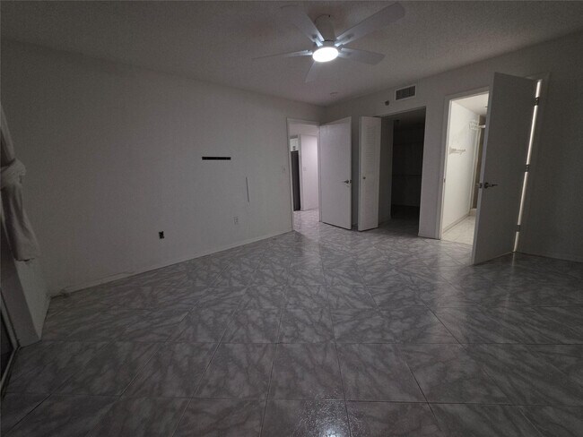 Building Photo - 9470 Tangerine Pl