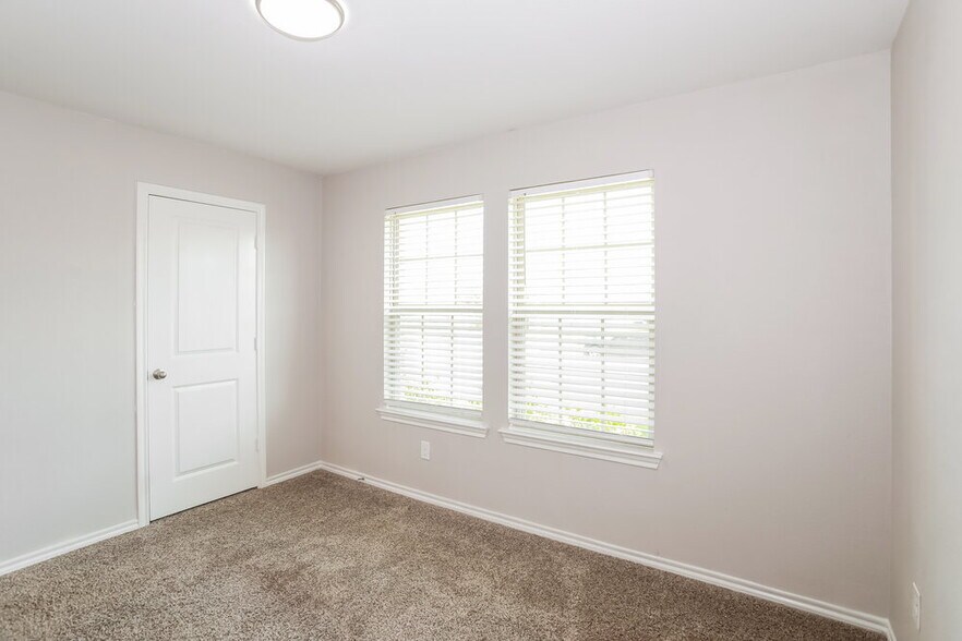 Building Photo - 980 Alton Dr