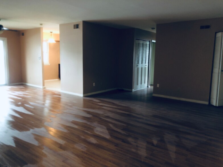 Building Photo - 2916 State Hill Rd