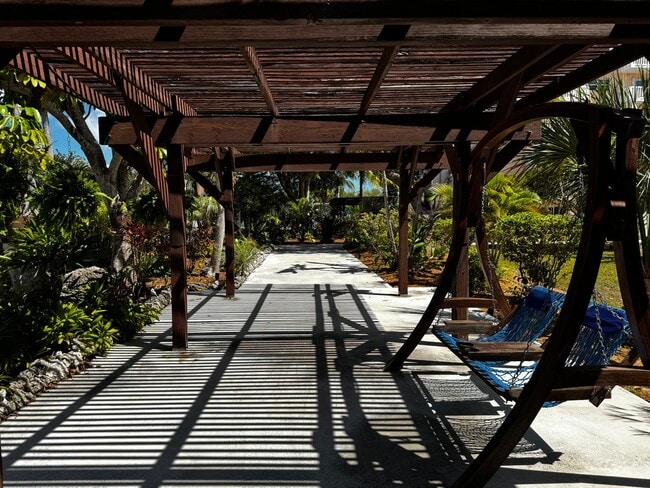 Building Photo - Oceanfront Condo!