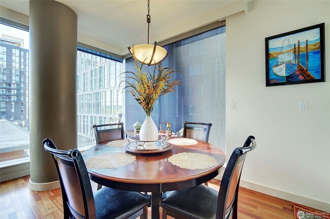 Building Photo - 2Bd/2Ba Bellevue Condo