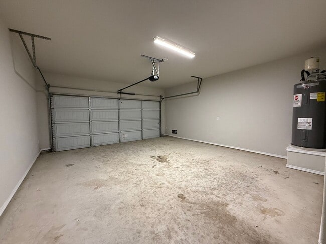 Building Photo - Beautiful Modern 3-Bed, 2-Bath Duplex with Private Yard & Spacious Layout