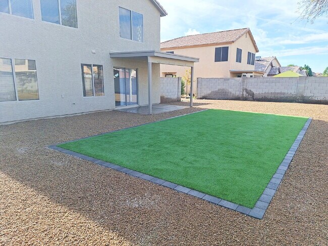 Building Photo - For Rent: Spacious 3 Bed, 2.5 Bath Home with Den, Bonus Room and fresh landscaping!