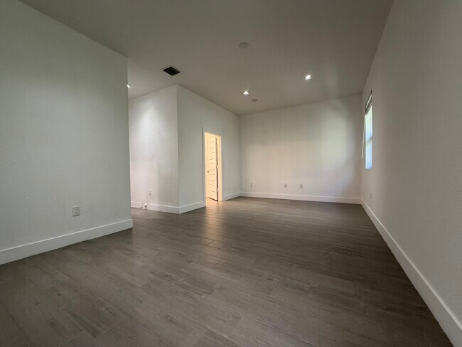 Building Photo - 329 Bella Sol Way