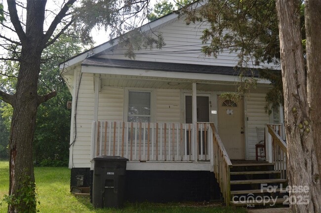 Building Photo - 208 Wilson St