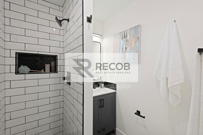 Building Photo - 5144 Manchester Rd