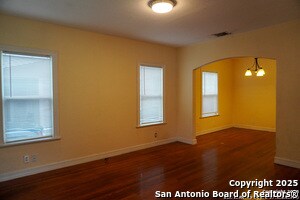 Building Photo - 1723 W Kings Hwy