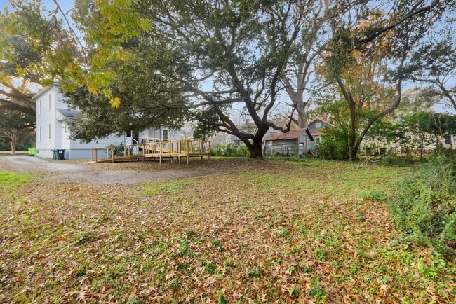 Building Photo - 1110 N Pasteur St