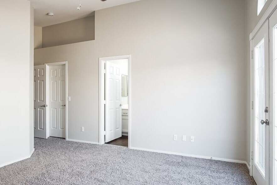 Building Photo - 7032 Village Shore Ct