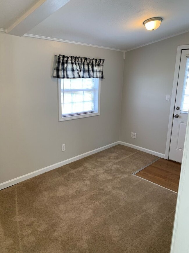 Building Photo - 2 bd. 1 bath  home : 786 sq. ft-  Kingsport